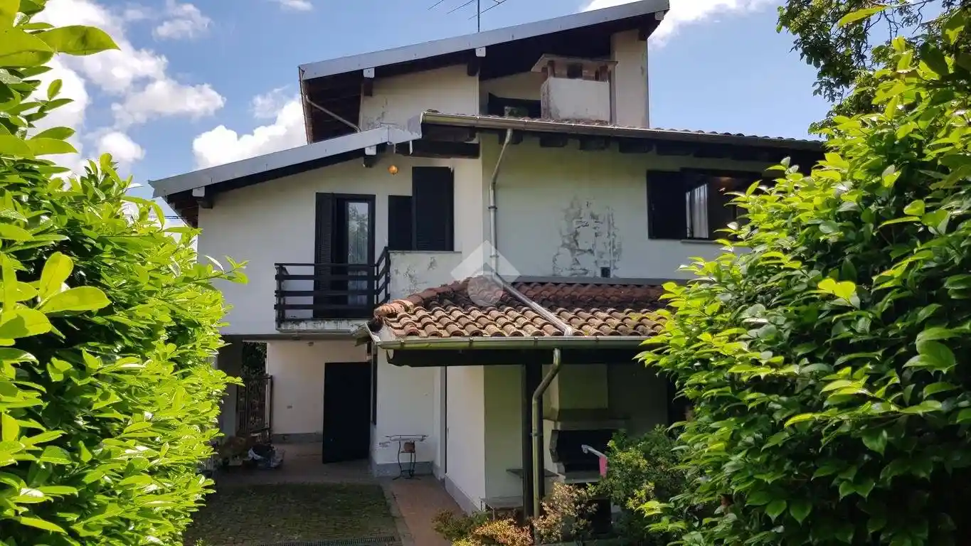 Casa indipendente in vendita a Pombia