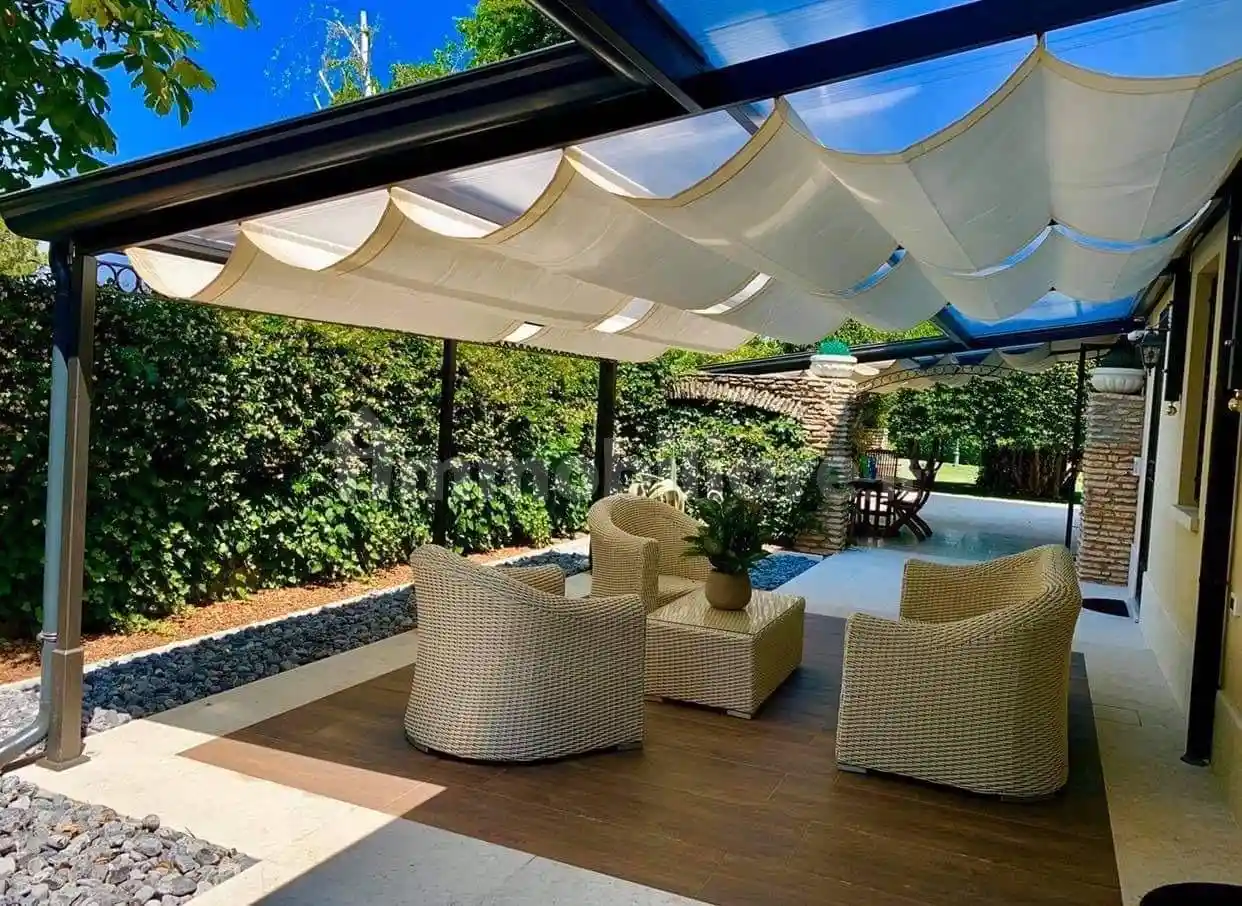 Villa in vendita a Desenzano del Garda