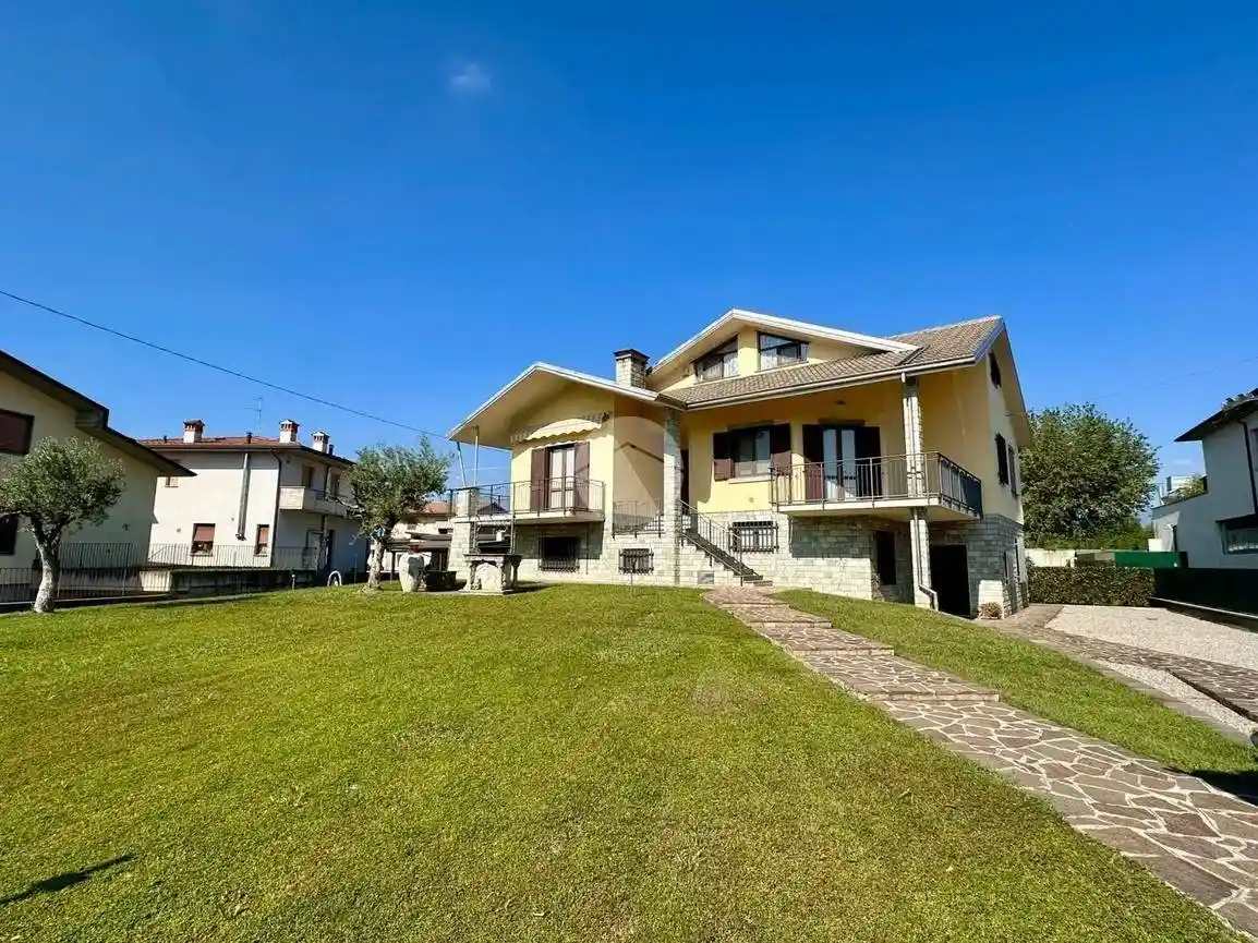 Villa in vendita a Castelli Calepio