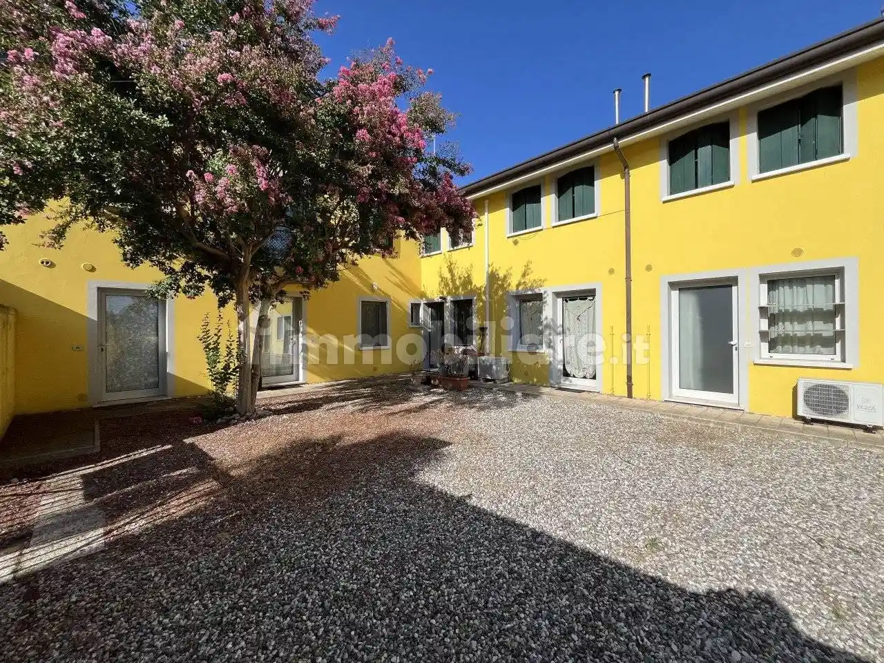 Palazzo - Edificio in vendita a Palazzolo dello Stella