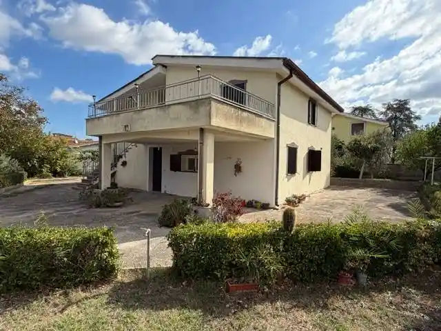 Villa in vendita a Aprilia