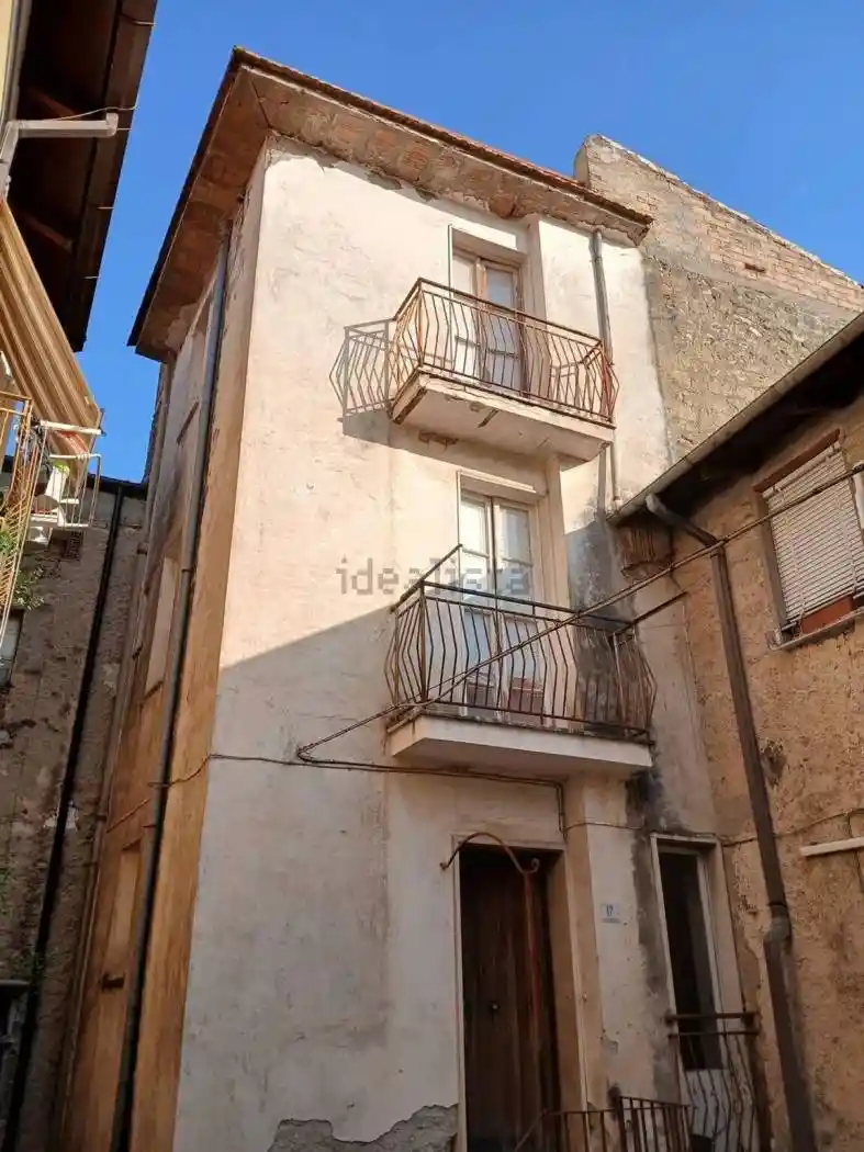 Palazzo - Edificio in vendita a Fondi