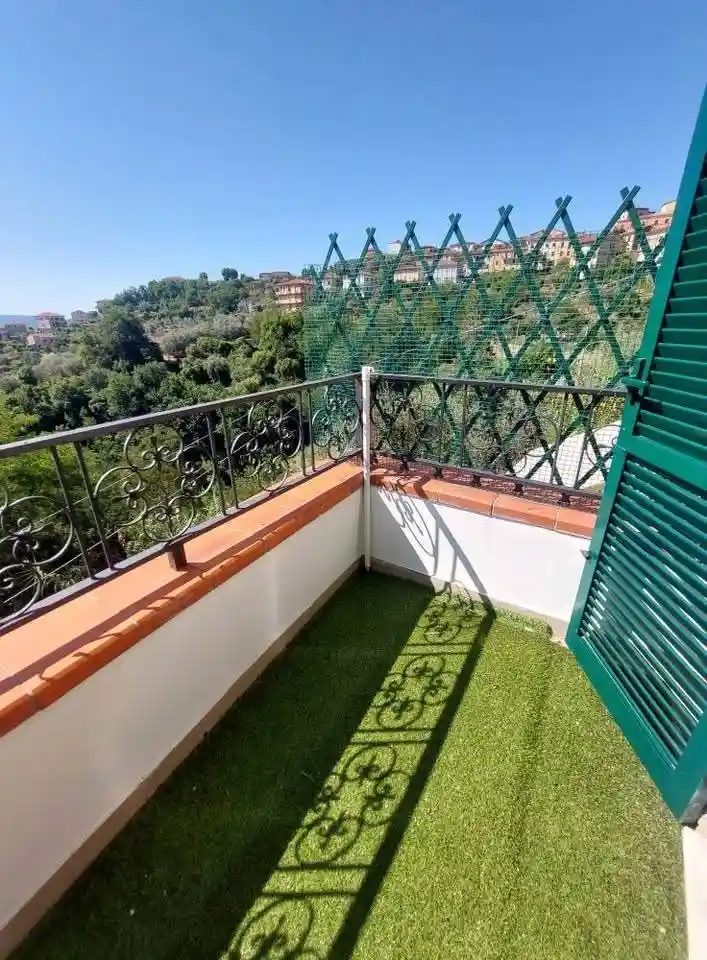 Appartamento in vendita a Vezzano Ligure