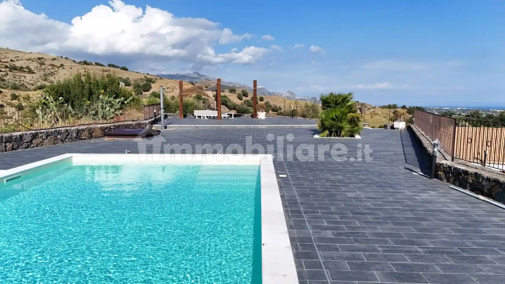 Villa in vendita a Piedimonte Etneo