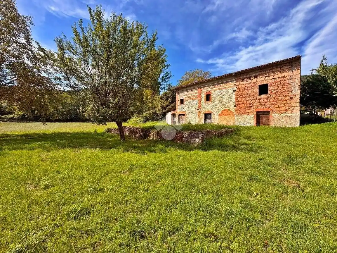 Rustico - Casale in vendita a Fabriano