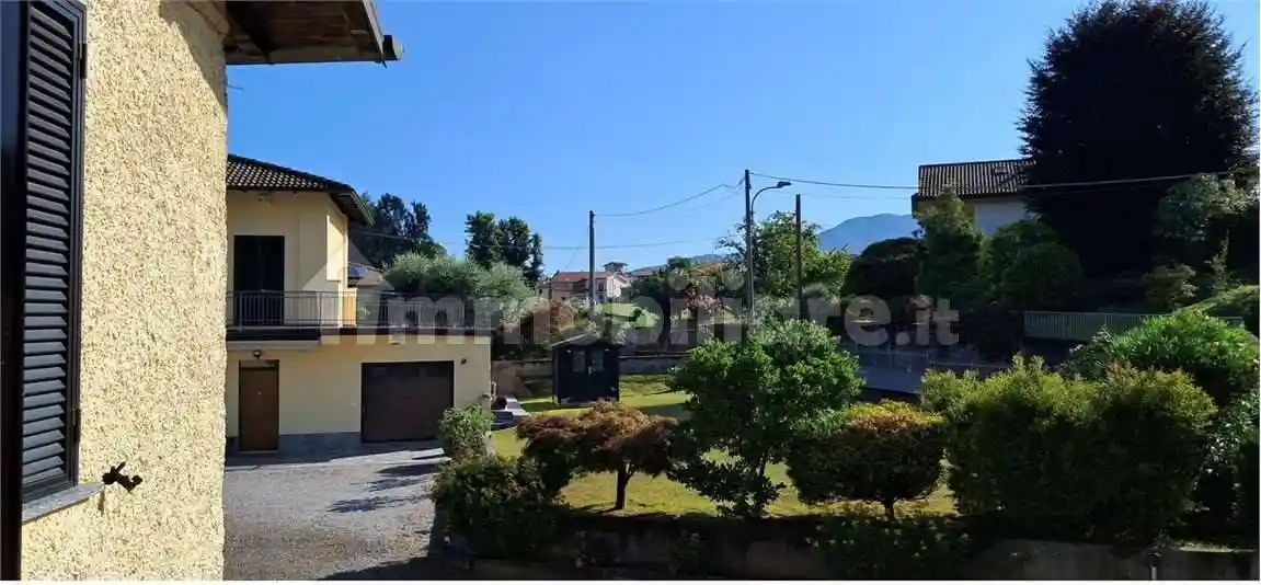 Casa indipendente in vendita a Brebbia