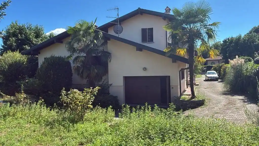 Villa in vendita a Brebbia