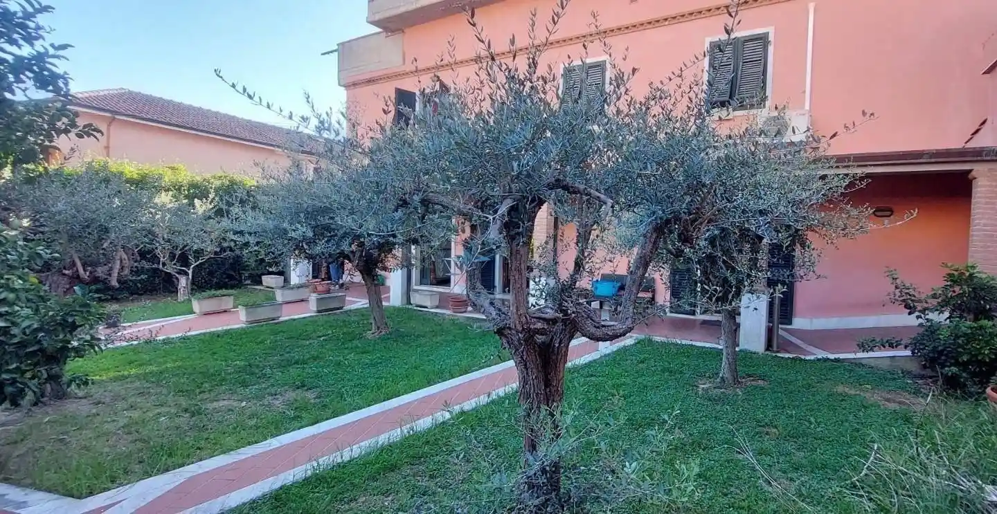 Casa indipendente in vendita a Carrara