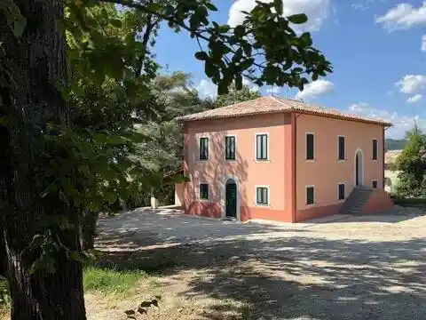Villa in vendita a Camerino