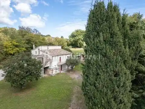 Rustico - Casale in vendita a San Severino Marche