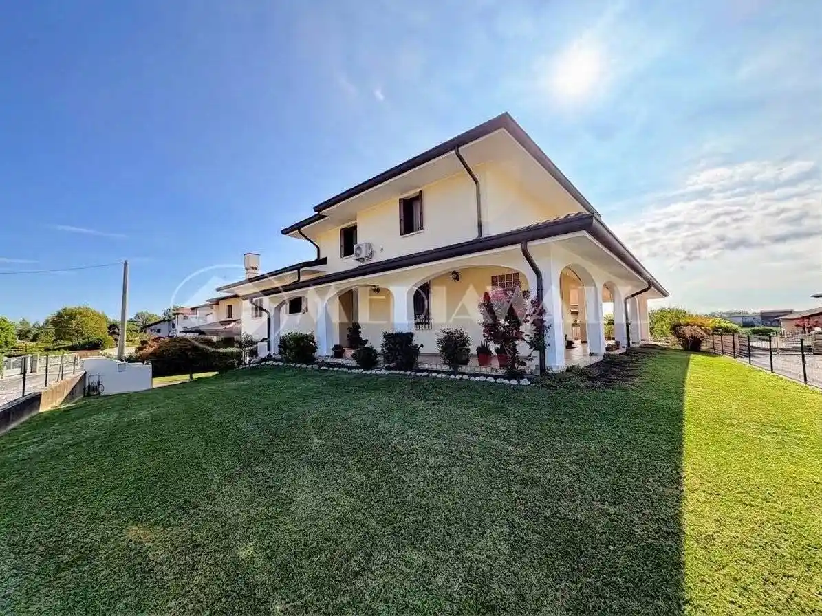 Villa in vendita a Pordenone
