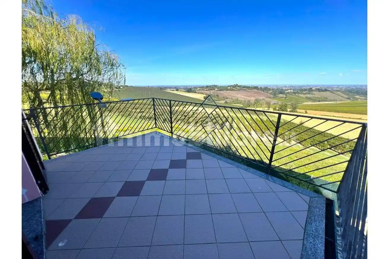 Villa in vendita a Imola