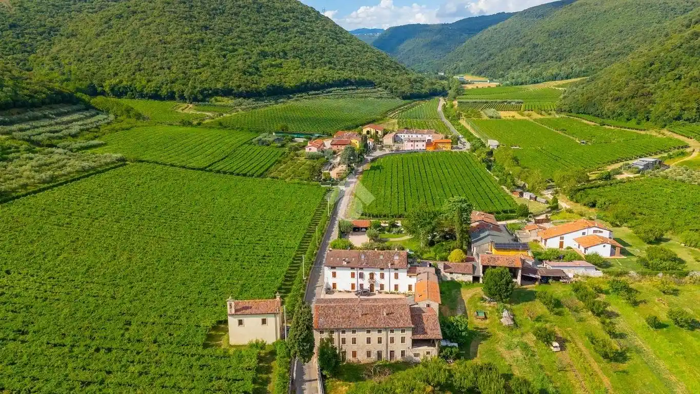 Rustico - Casale in vendita a Verona