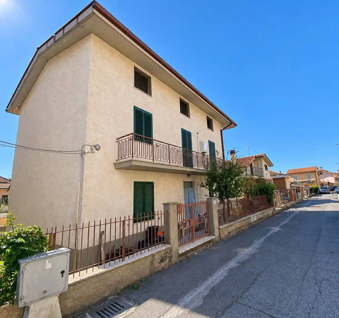 Appartamento in affitto a Fara in Sabina
