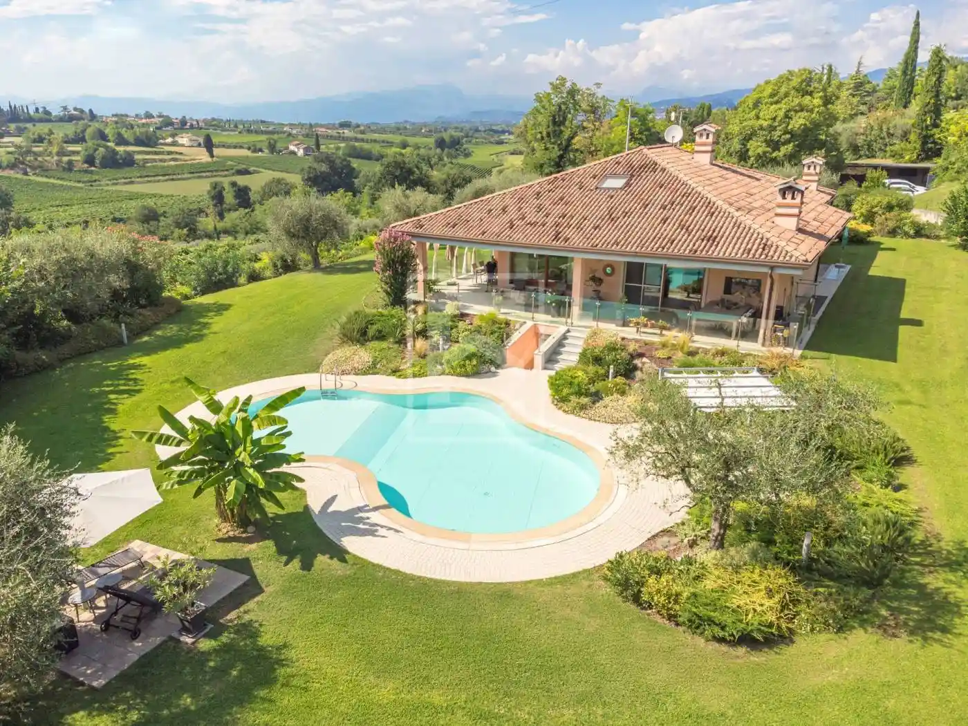 Villa in vendita a Castelnuovo del Garda