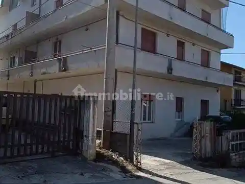 Palazzo - Edificio in vendita a Perano