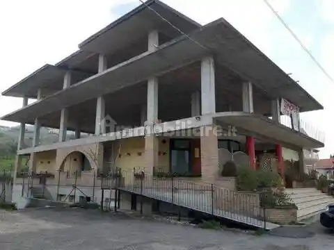 Palazzo - Edificio in vendita a Altino