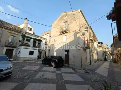 Villa in vendita a Perano