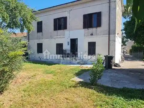Appartamento in vendita a Carrara