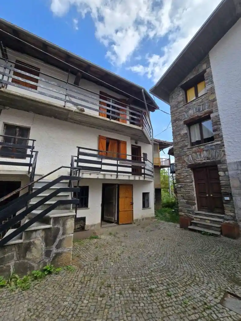 Casa indipendente in vendita a Viù