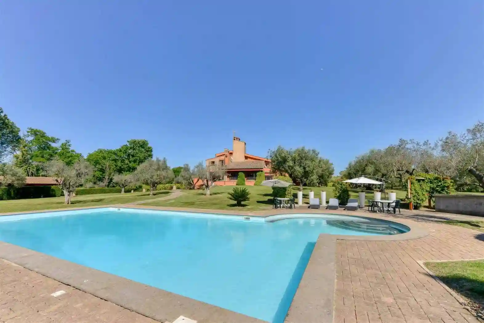 Villa - foto 2