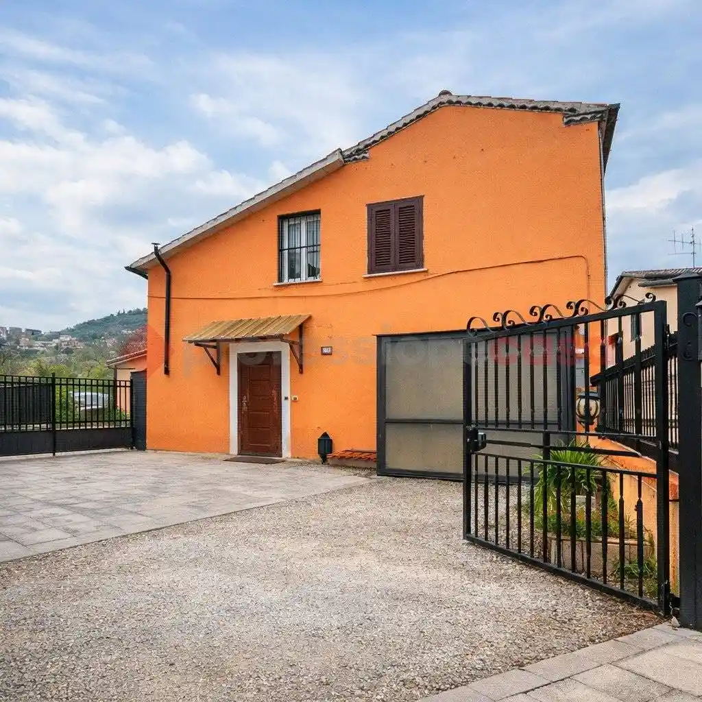 Casa indipendente in affitto a Alatri