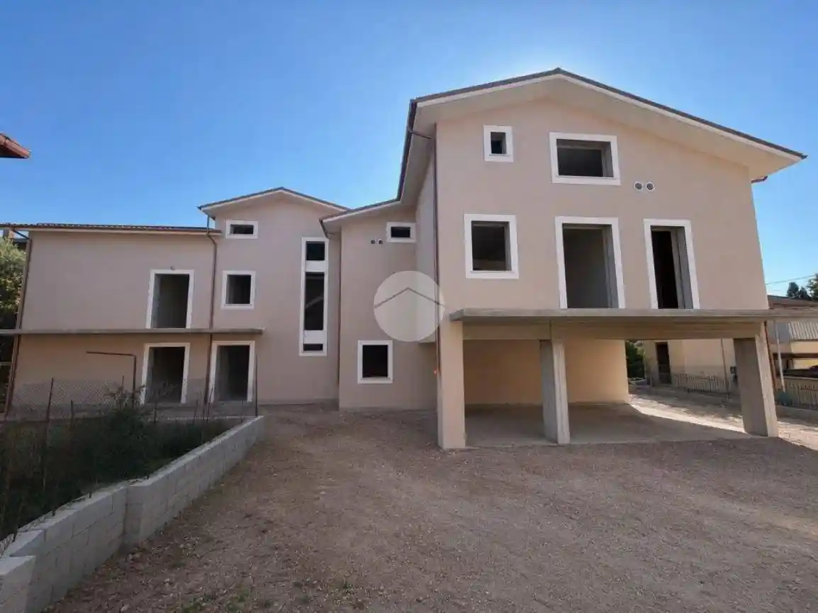 Appartamento in vendita a Fara in Sabina