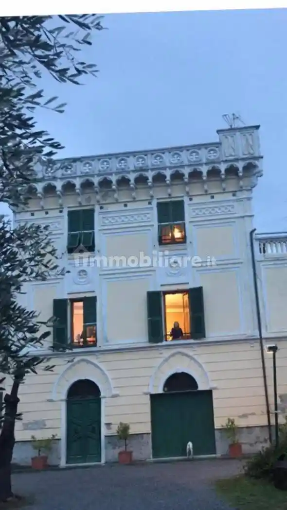 Palazzo - Edificio in vendita a Quiliano