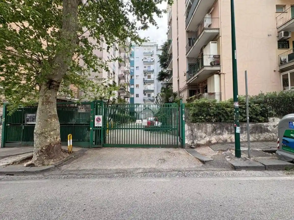 Appartamento in vendita a Napoli