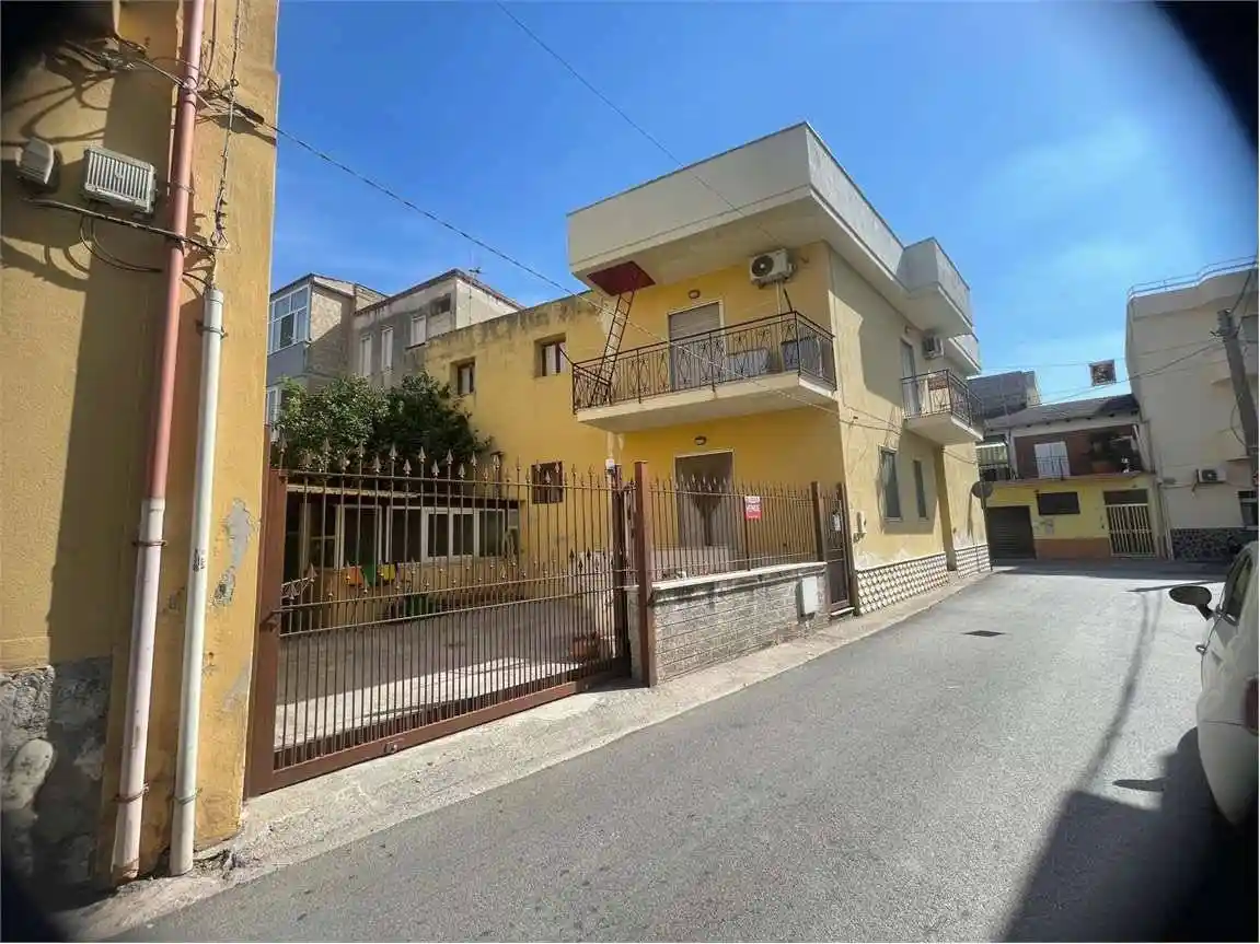 Palazzo - Edificio in vendita a Mondragone