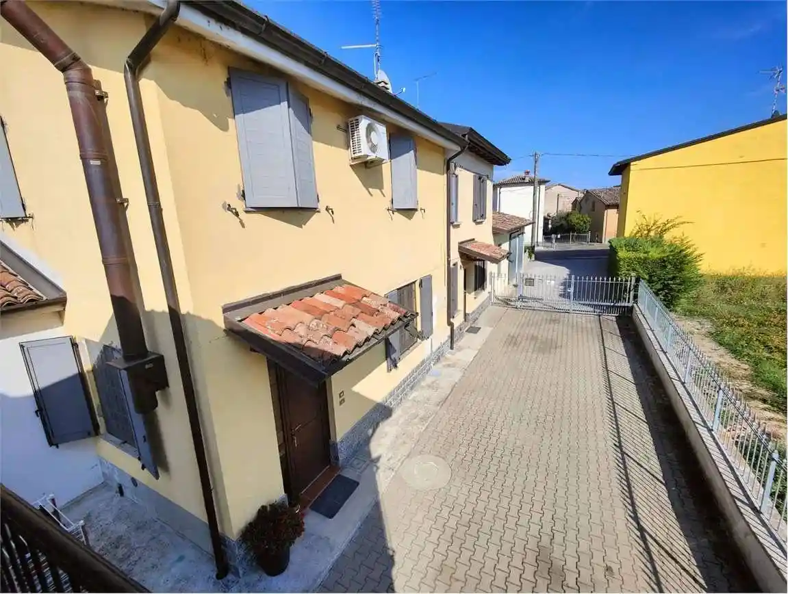 Palazzo - Edificio in vendita a Alseno