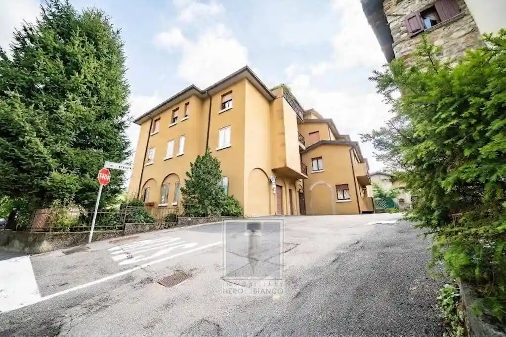 Appartamento in vendita a Caprino Bergamasco