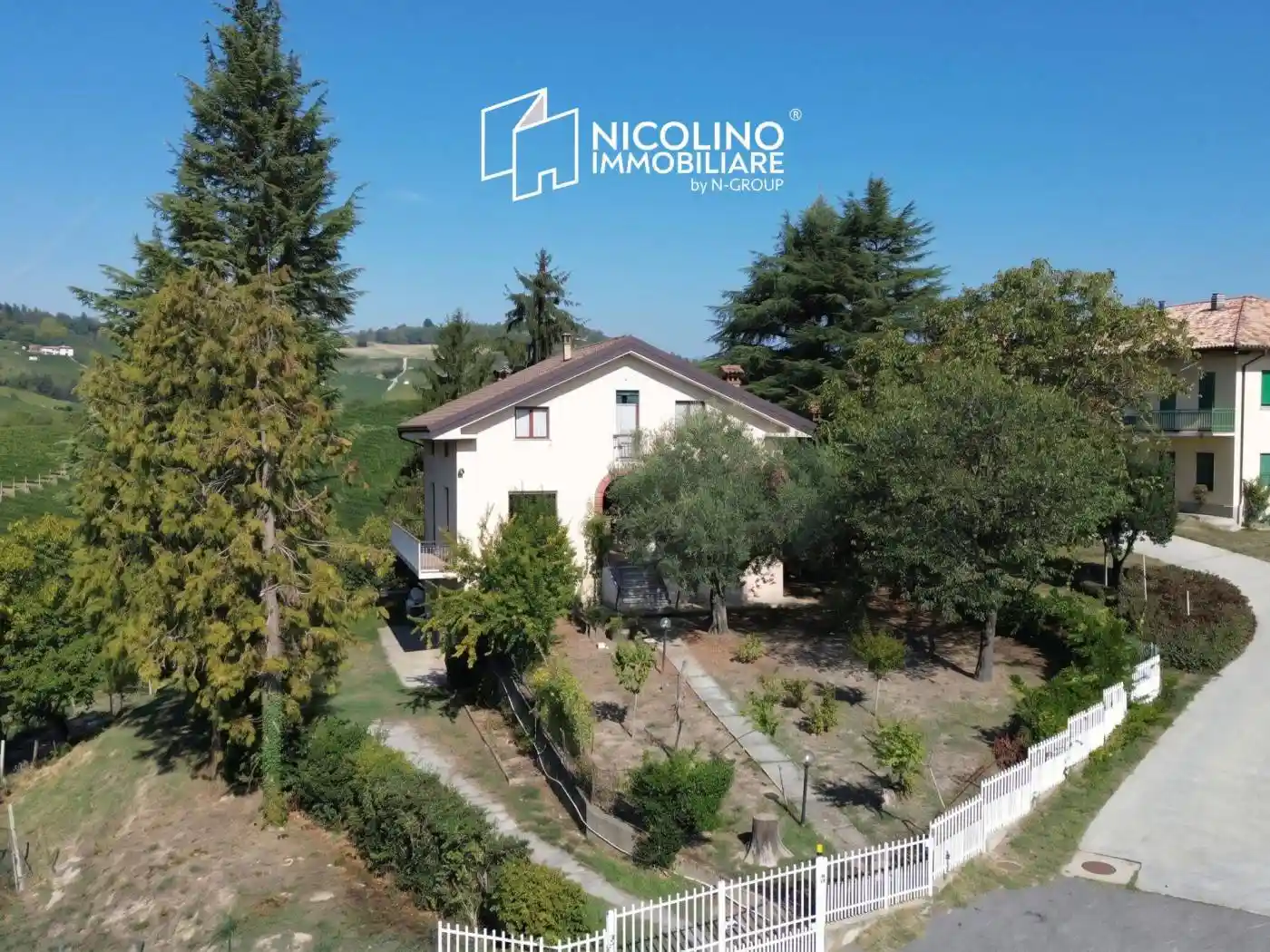 Villa in vendita a Monforte d'Alba