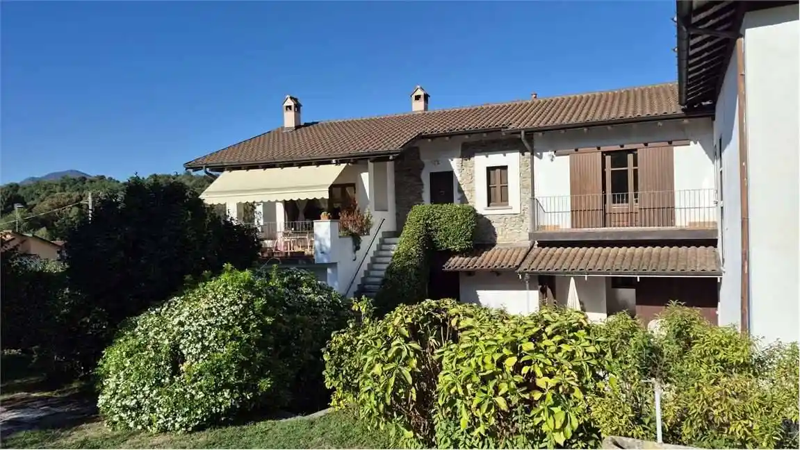 Villa in vendita a Brebbia