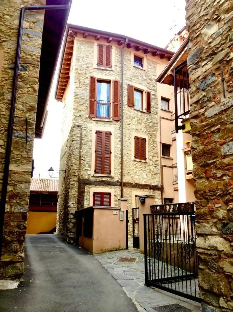 Appartamento in vendita a Colle Brianza