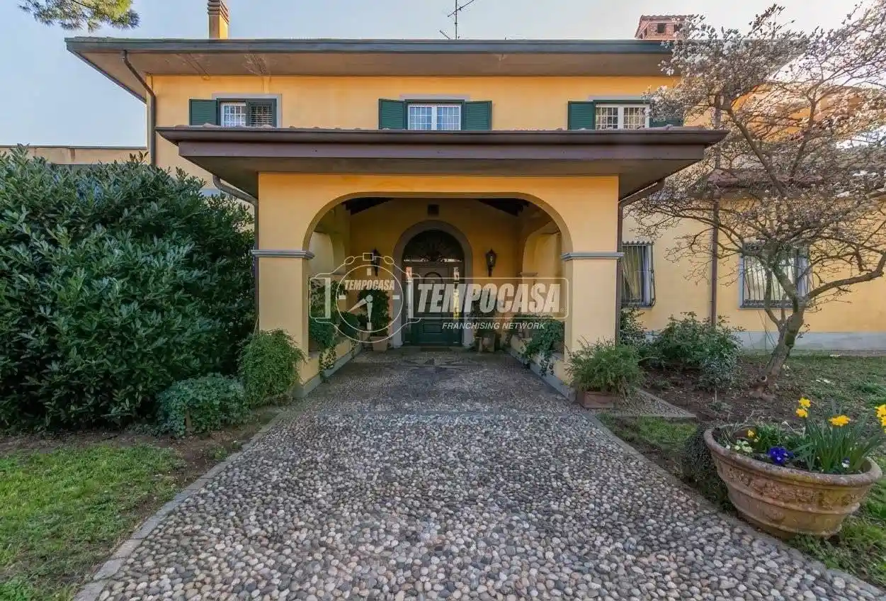 Villa in vendita a Cardano al Campo