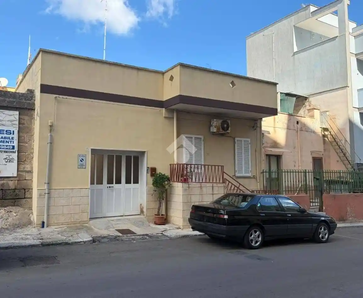 Casa indipendente in affitto a Brindisi