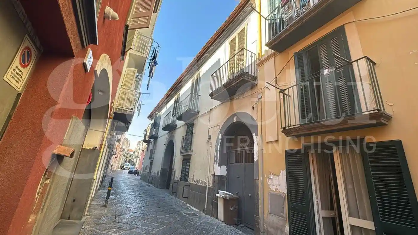 Palazzo - Edificio in vendita a Aversa