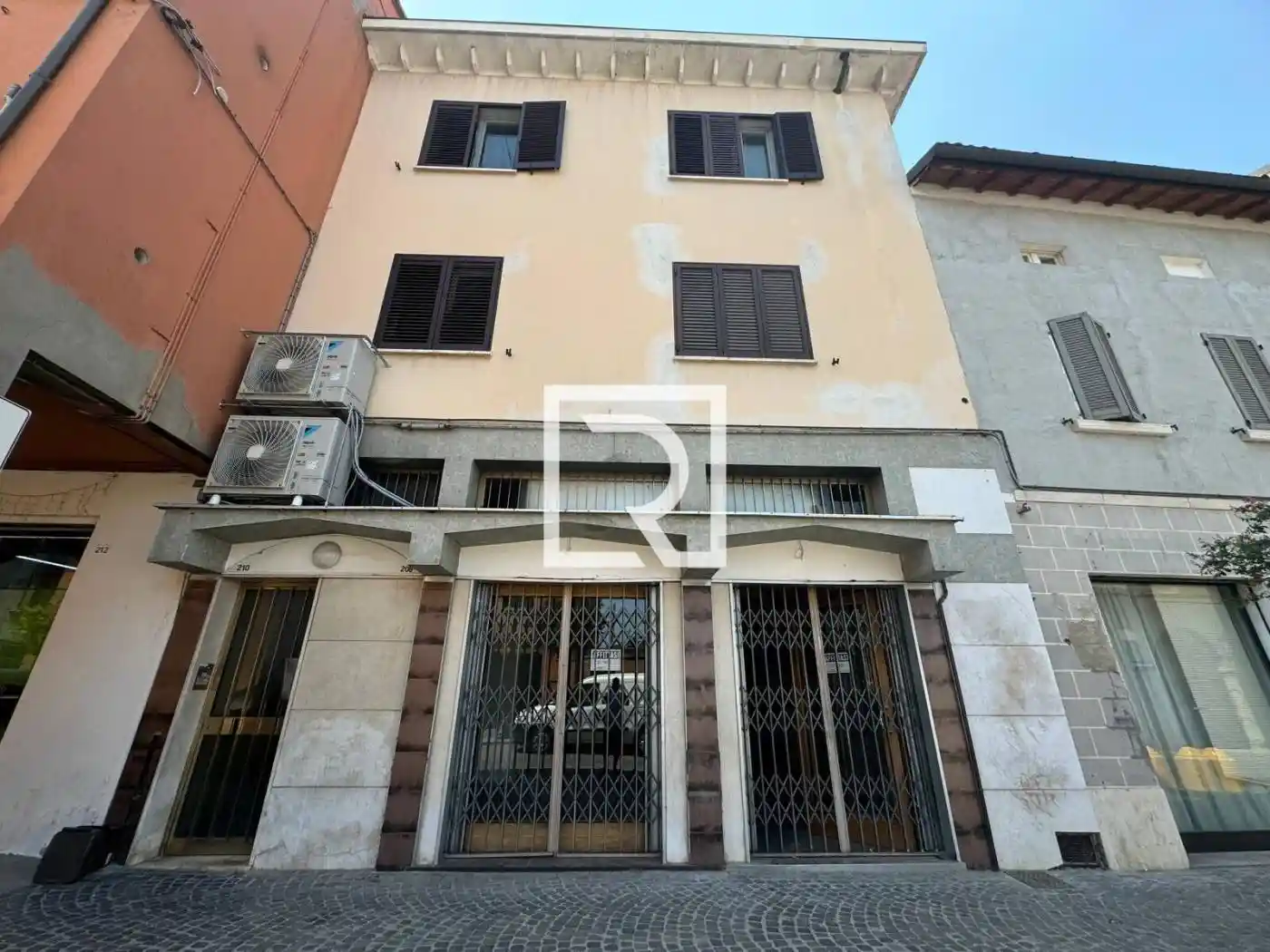 Palazzo - Edificio in vendita a Meldola