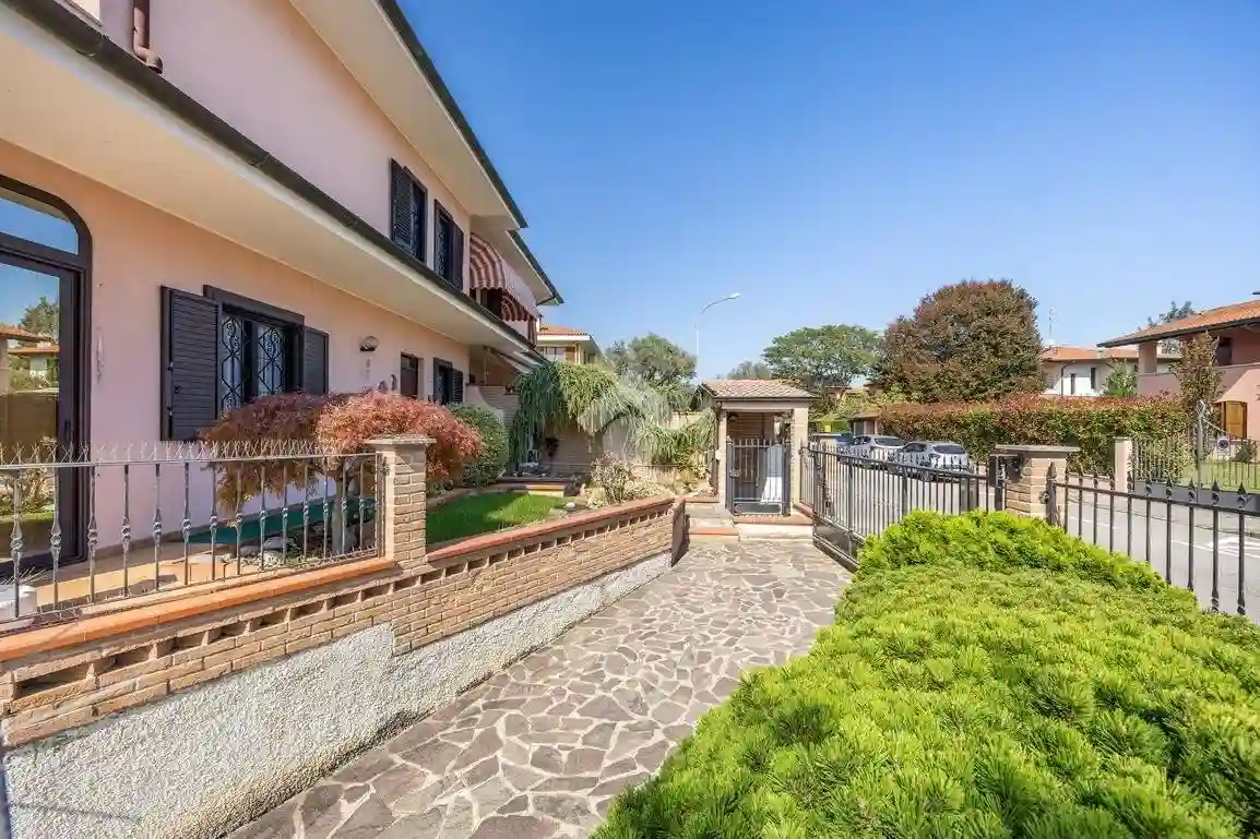 Villa - foto 2
