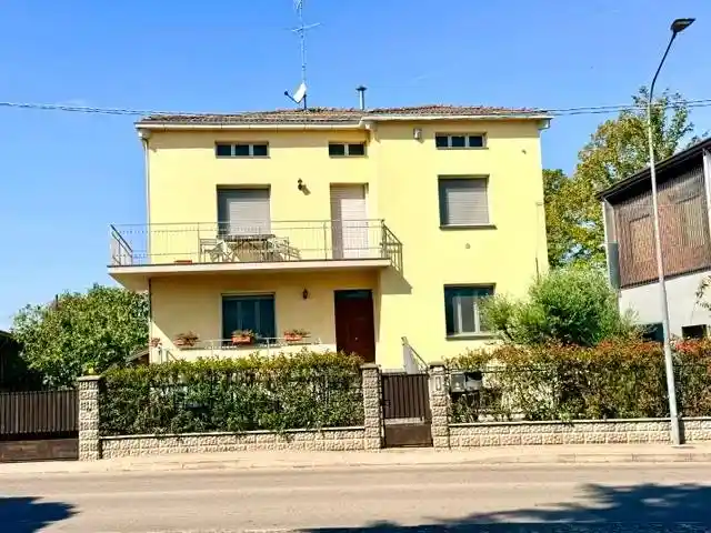Villa in vendita a Montechiarugolo