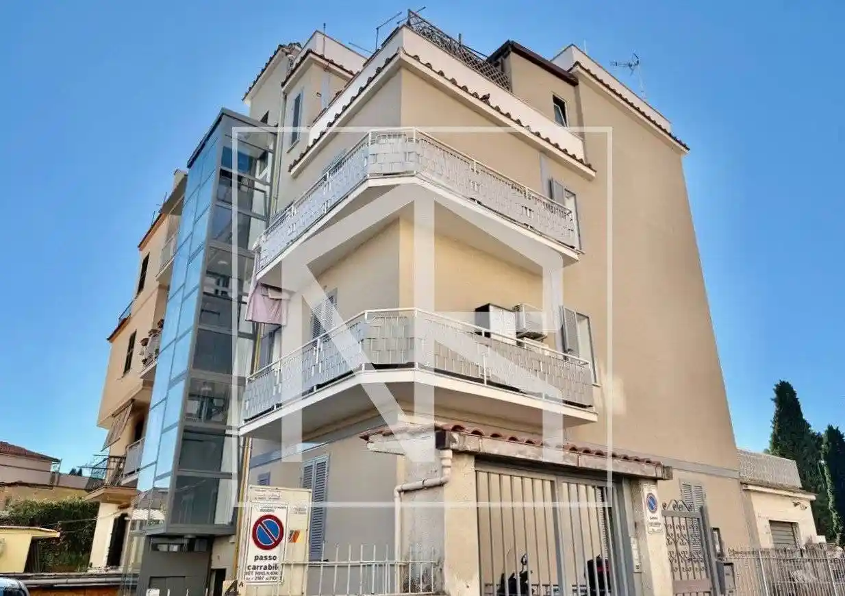 Appartamento in vendita a Roma