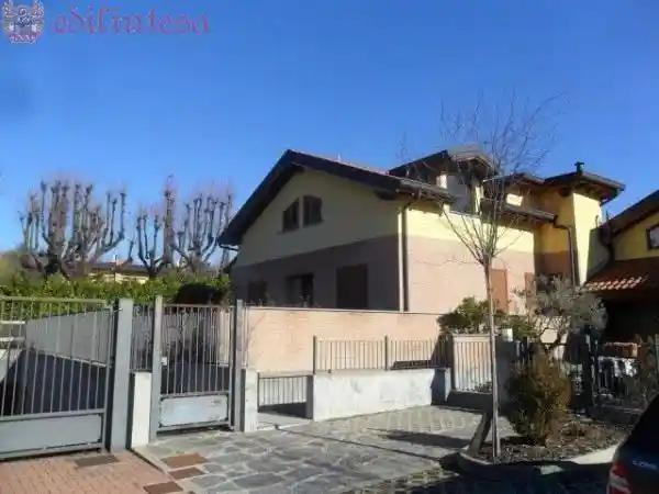 Villa in vendita a Lesmo