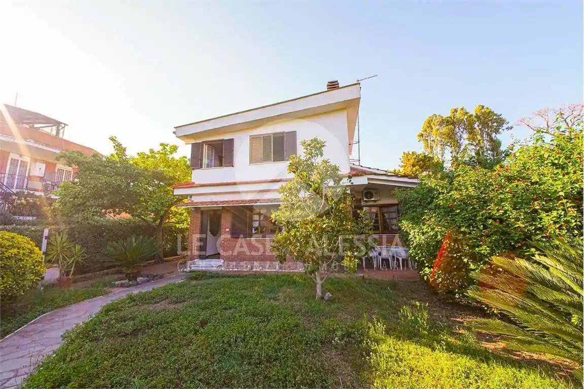 Villa in vendita a Pomezia