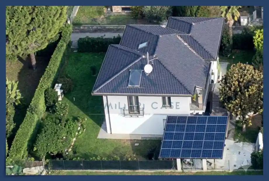 Villa in vendita a Buguggiate