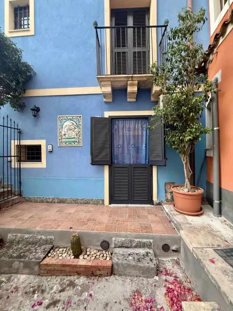 Casa indipendente in affitto a Catania
