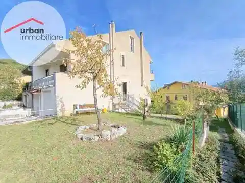 Villa in vendita a L'Aquila
