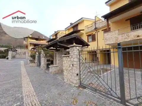Villa in vendita a L'Aquila