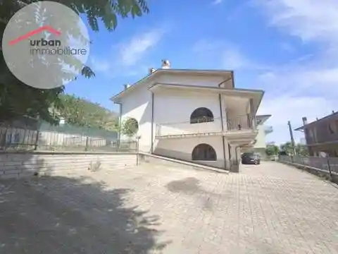 Villa in vendita a L'Aquila
