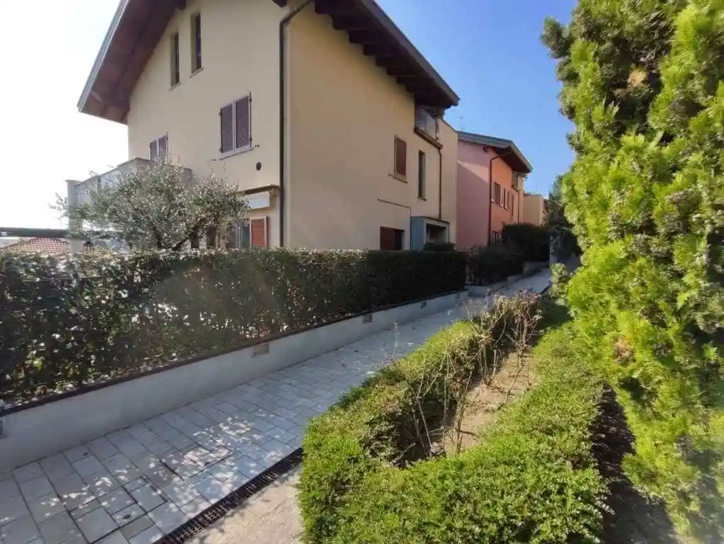 Appartamento in vendita a Lurago d'Erba